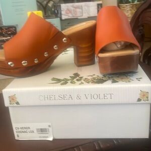 Chelsea & Violet clog Sandals
